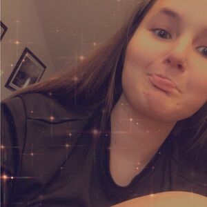 MEET YOUR POSHER - VALERIE